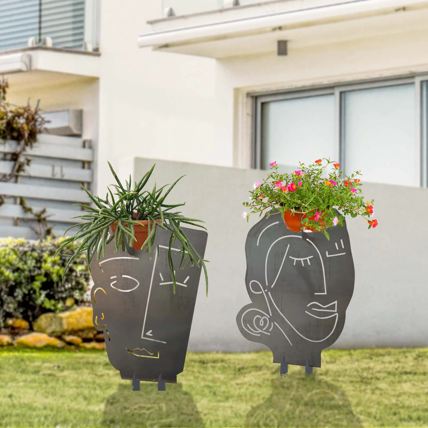 Gartenstecker Abstraktes Gesicht Frau Mit Pflanzschalenhalter In Silber 8 Gartenstecker Abstraktes Gesicht Frau Mit Pflanzschalenhalter In Silber – Bild 6